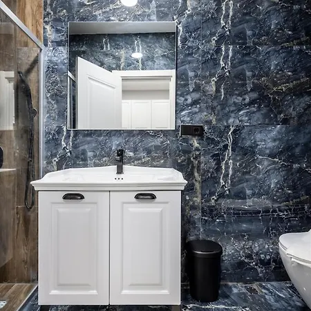 Stylishly Decorated 1br Flat With Ac In Cihangir Istambul