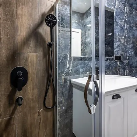 Stylishly Decorated 1br Flat With Ac In Cihangir Hébergement de vacances *